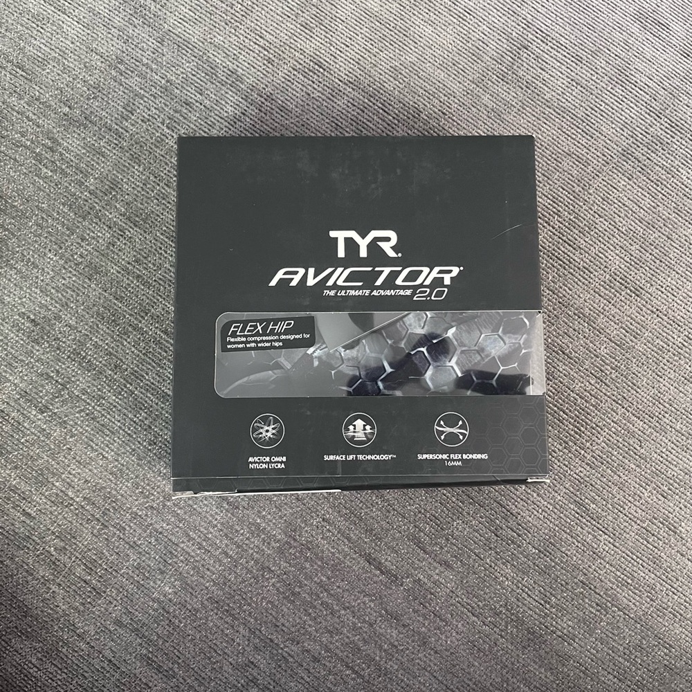 NWT: TYR Women's Avictor 2.0 Swimsuit in Black and Gray, Open Back - Picture 8 of 9